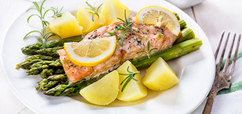 Lemon garlic salmon with asparagus